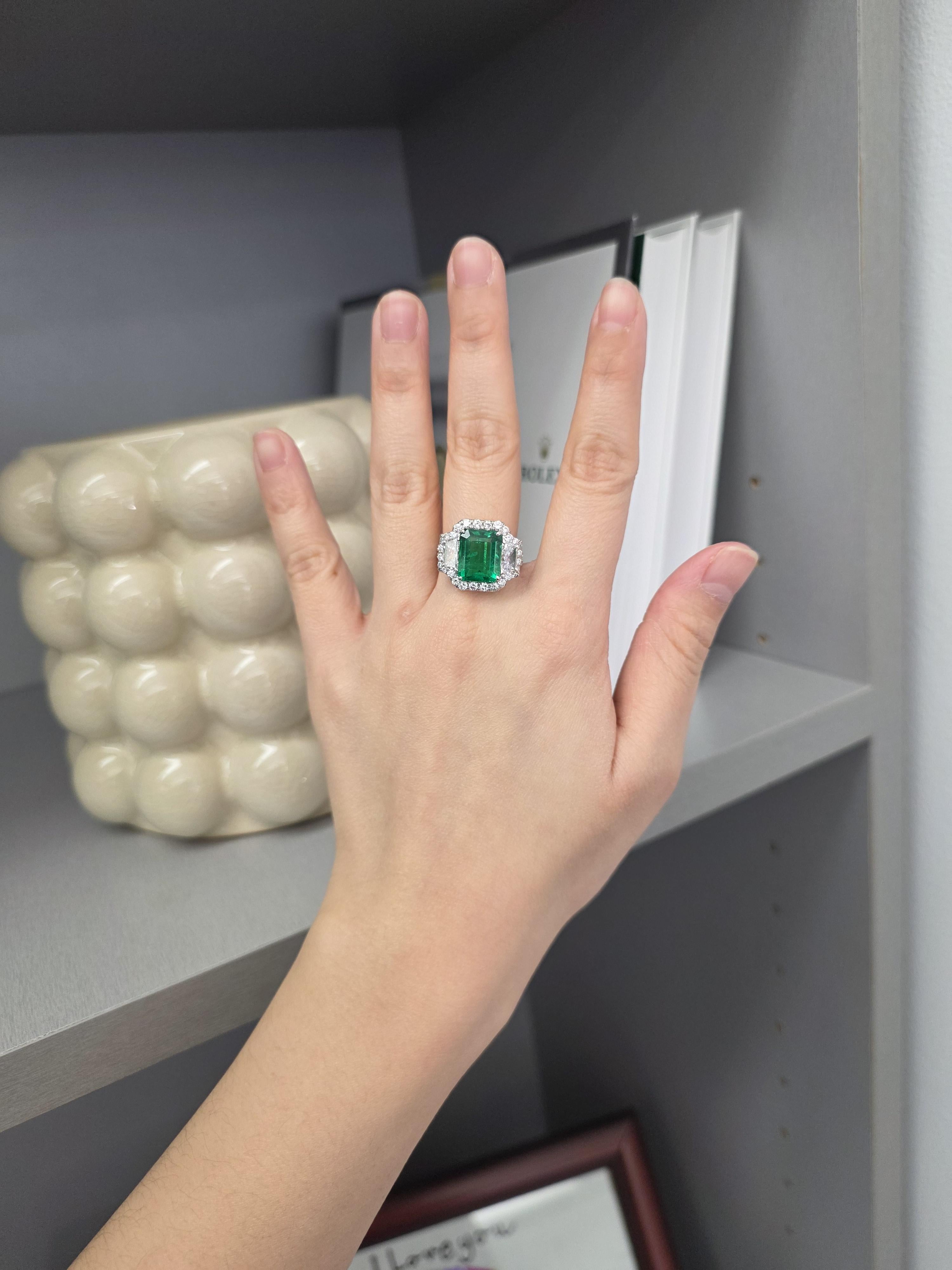 Rare Natural Green Emerald Cocktail Ring GIA Certfied