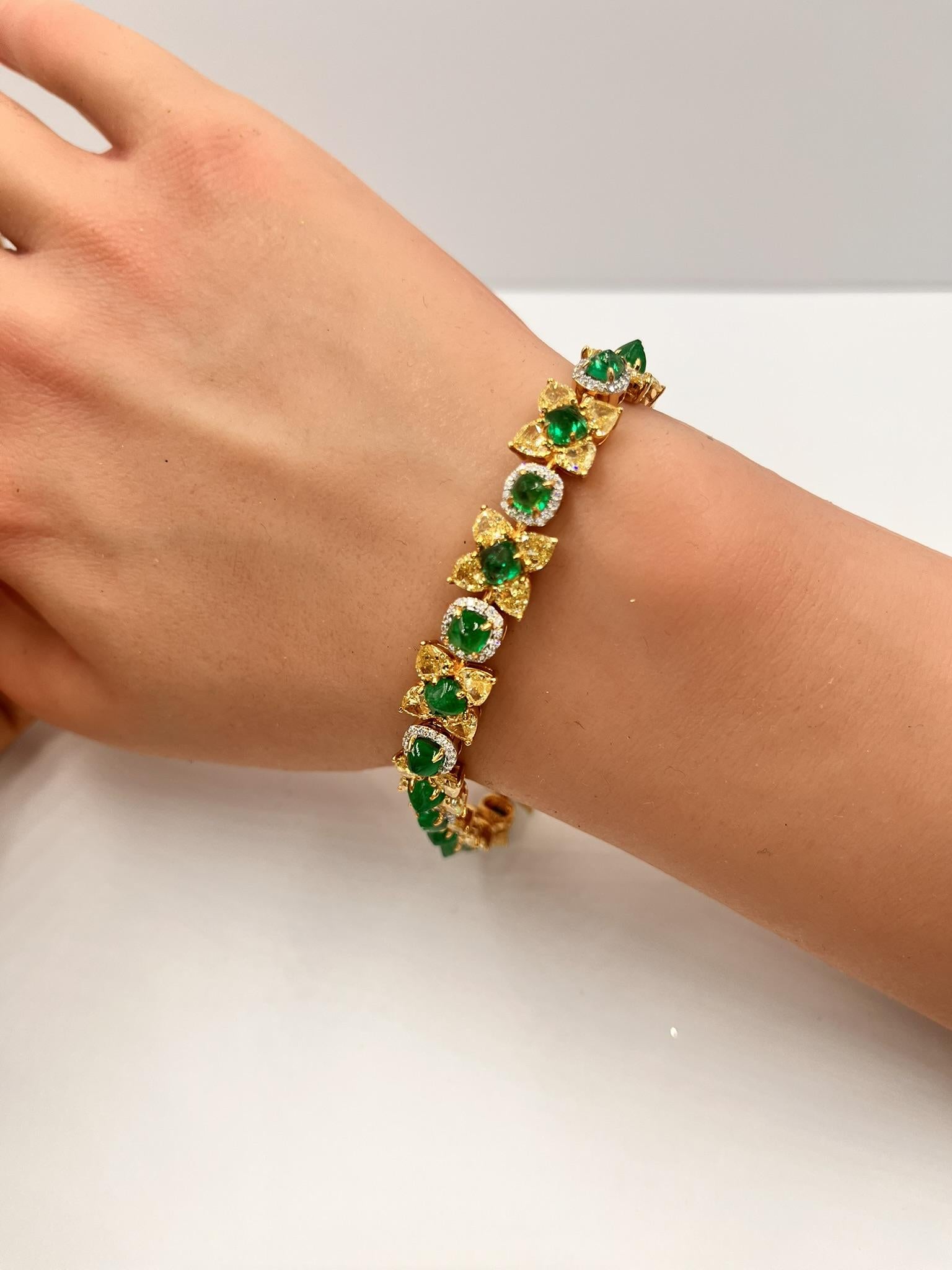 Natural Fancy 11.24 Carat Yellow Diamonds 8.18 Carat Columbian Emerald Bracelet