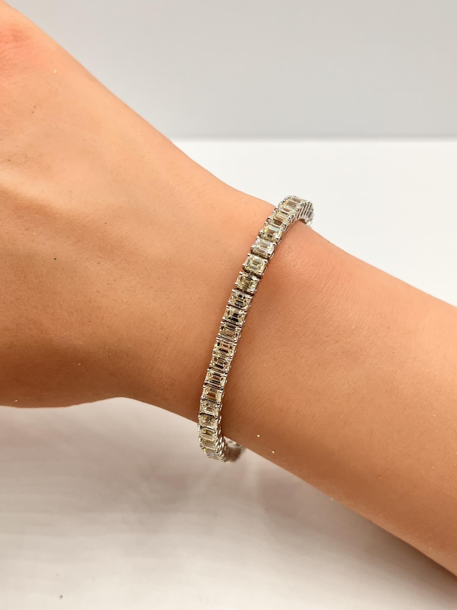 18k Gold Tennis Bracelet with 12.72ct Baguette Diamonds VVS2 I Grade