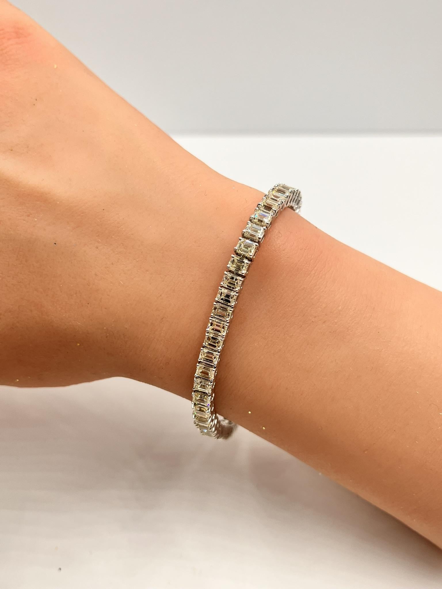 18k Gold Tennis Bracelet with 12.72ct Baguette Diamonds VVS2 I Grade