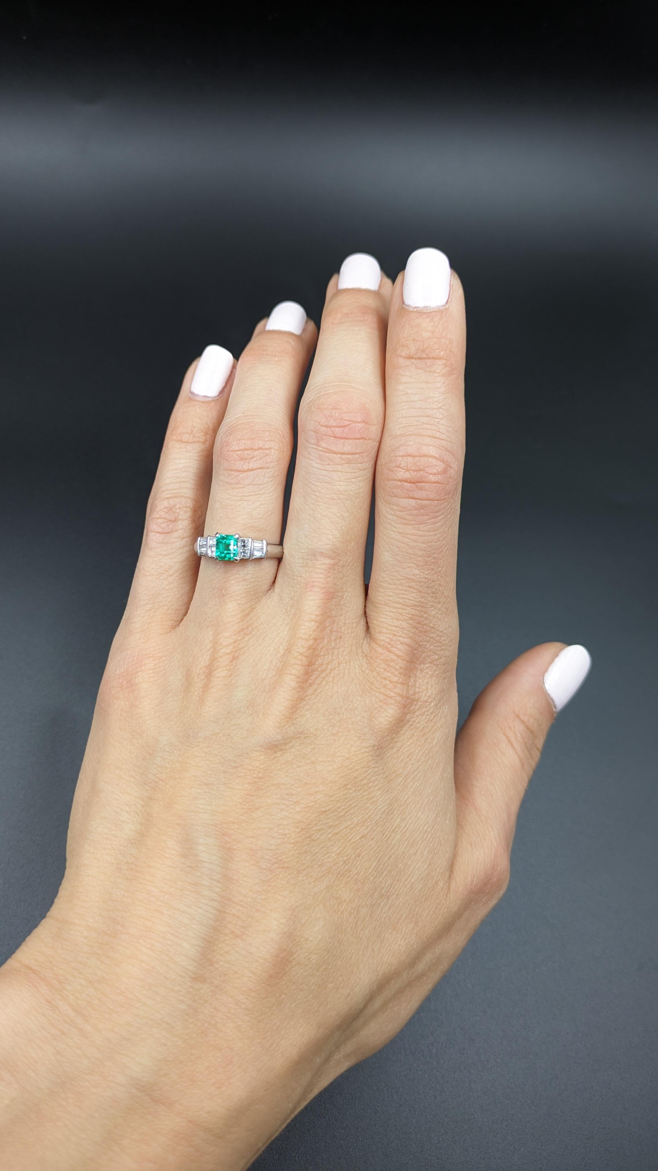 Platinum Ring with 0.55ct Emerald and 0.38ct Diamond