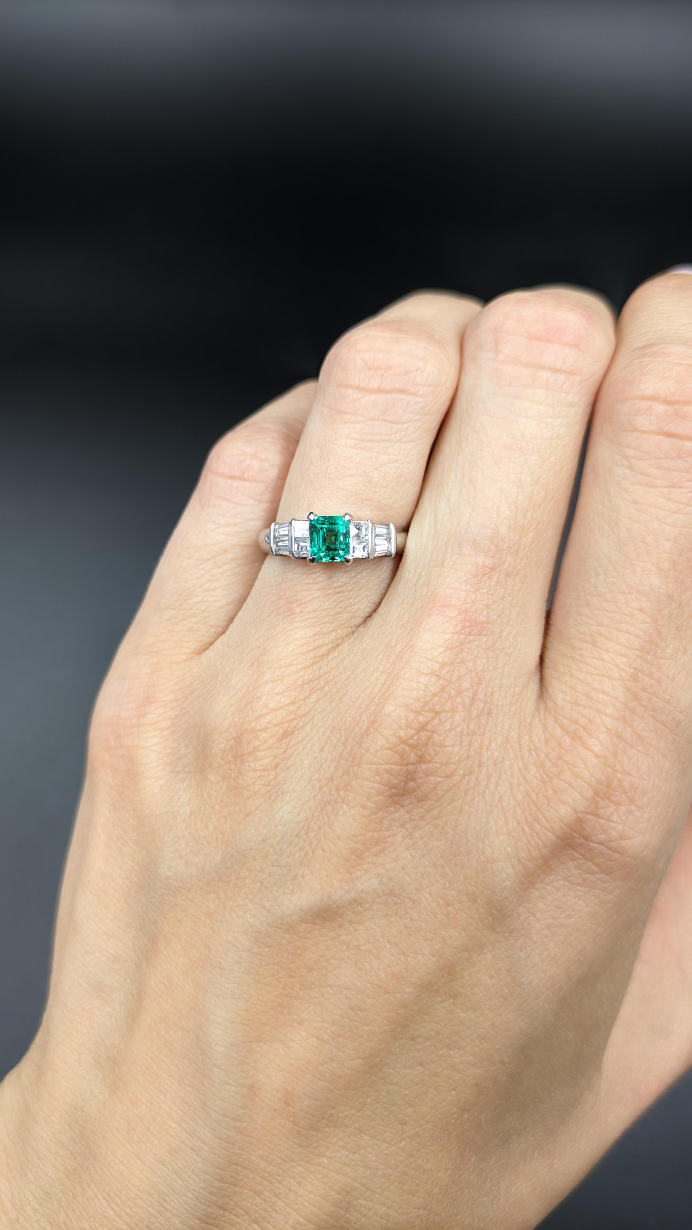 Platinum Ring with 0.55ct Emerald and 0.38ct Diamond
