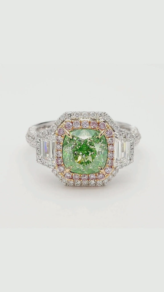18k Gold Ring with 3.22ct Green Antique Cushion-Cut Diamond