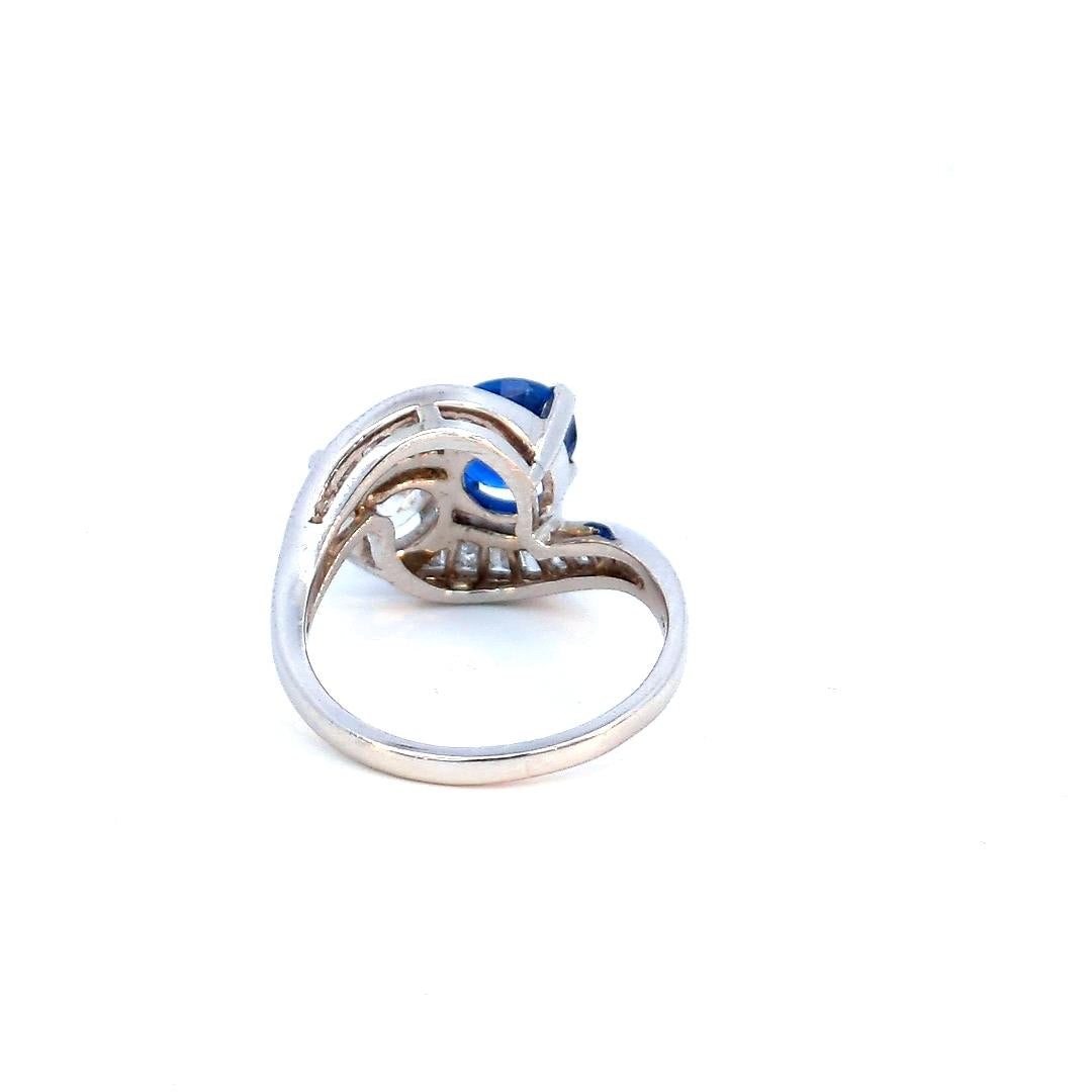 1.56 Carats Blue Sapphire And 1.30 Carats Diamond 2 Stone Ring