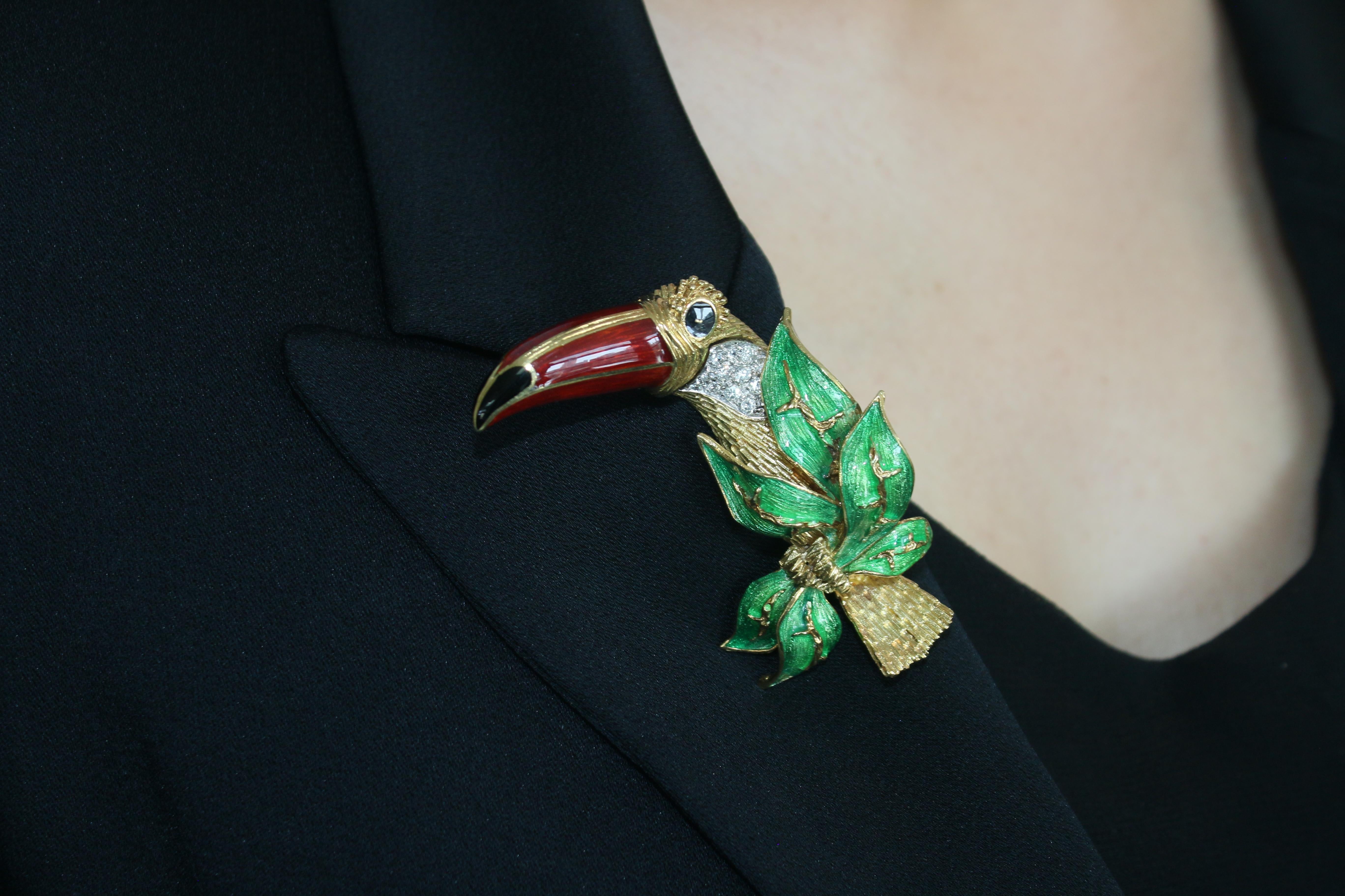 Toucan Diamond and Enamel Vintage 1950s Pin 18K Gold